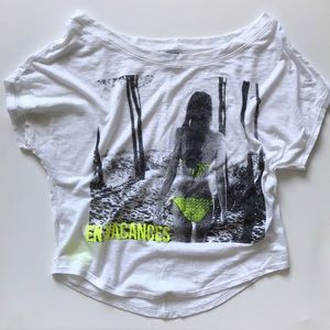 EXPRESS En Vacances Cropped Graphic Tee